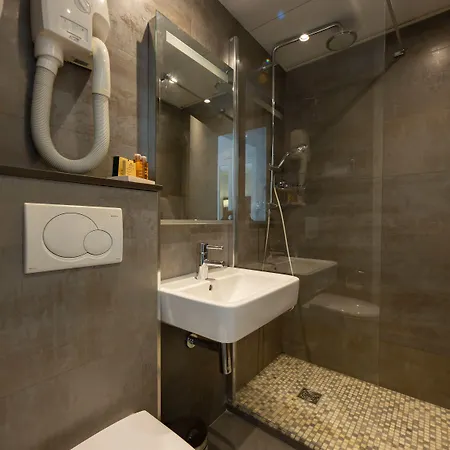 Logis 15 Montparnasse 4* Parigi
