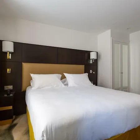 Logis 15 Montparnasse 4*