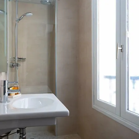 Logis 15 Montparnasse 4* Parigi