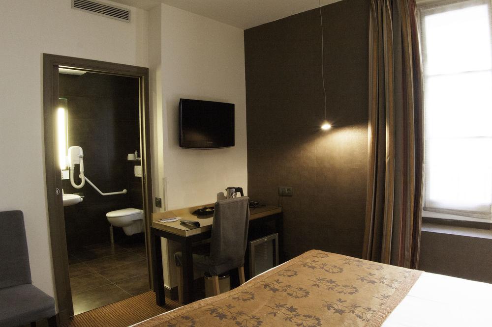 Hotel Logis 15 Montparnasse 4*