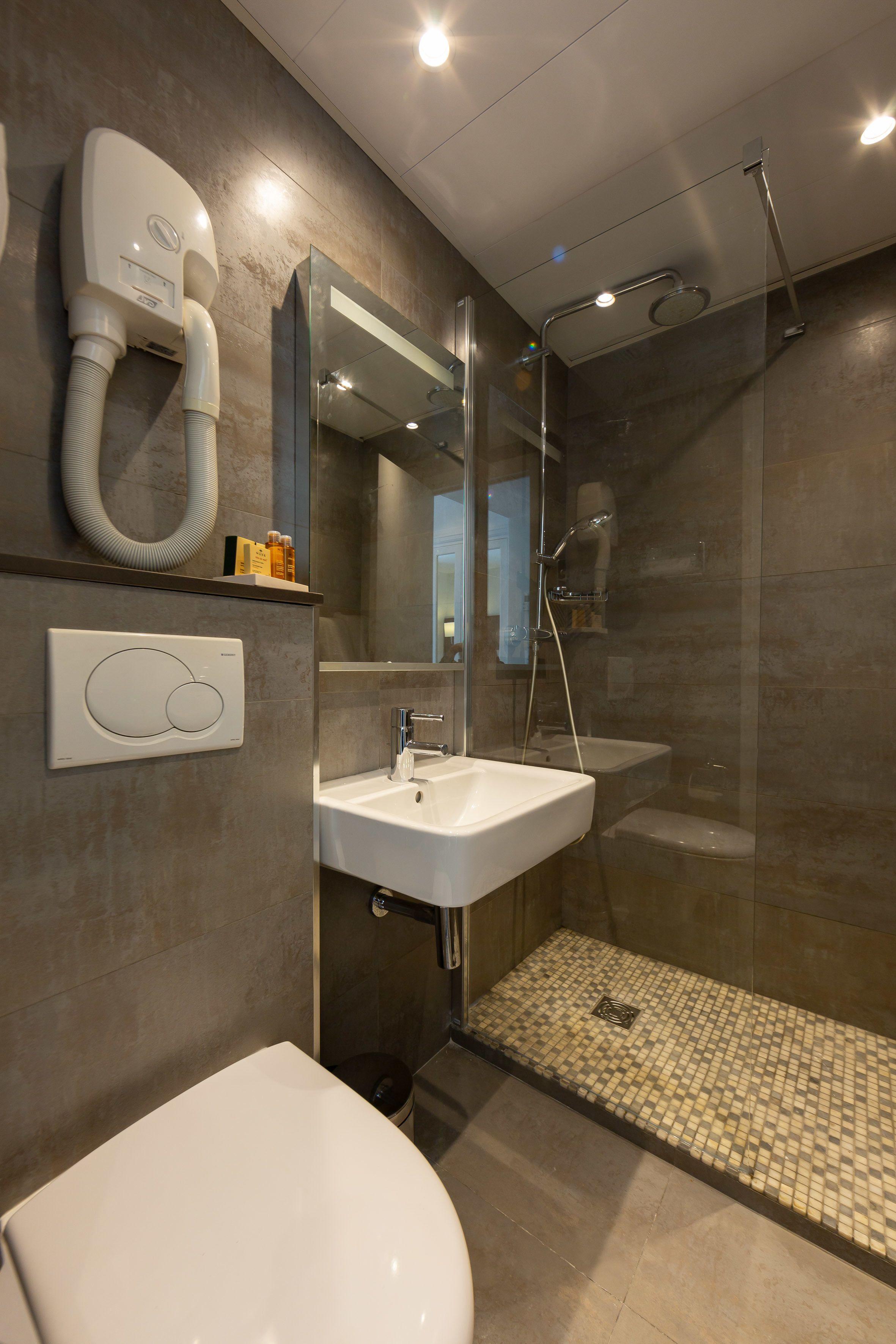 Logis 15 Montparnasse 4* Parigi